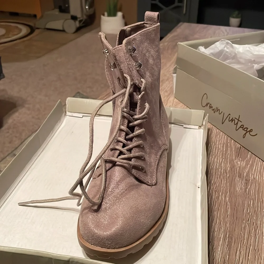 NIB Crown Vintage side zip toast boots, Size 5 - Picture 3 of 6